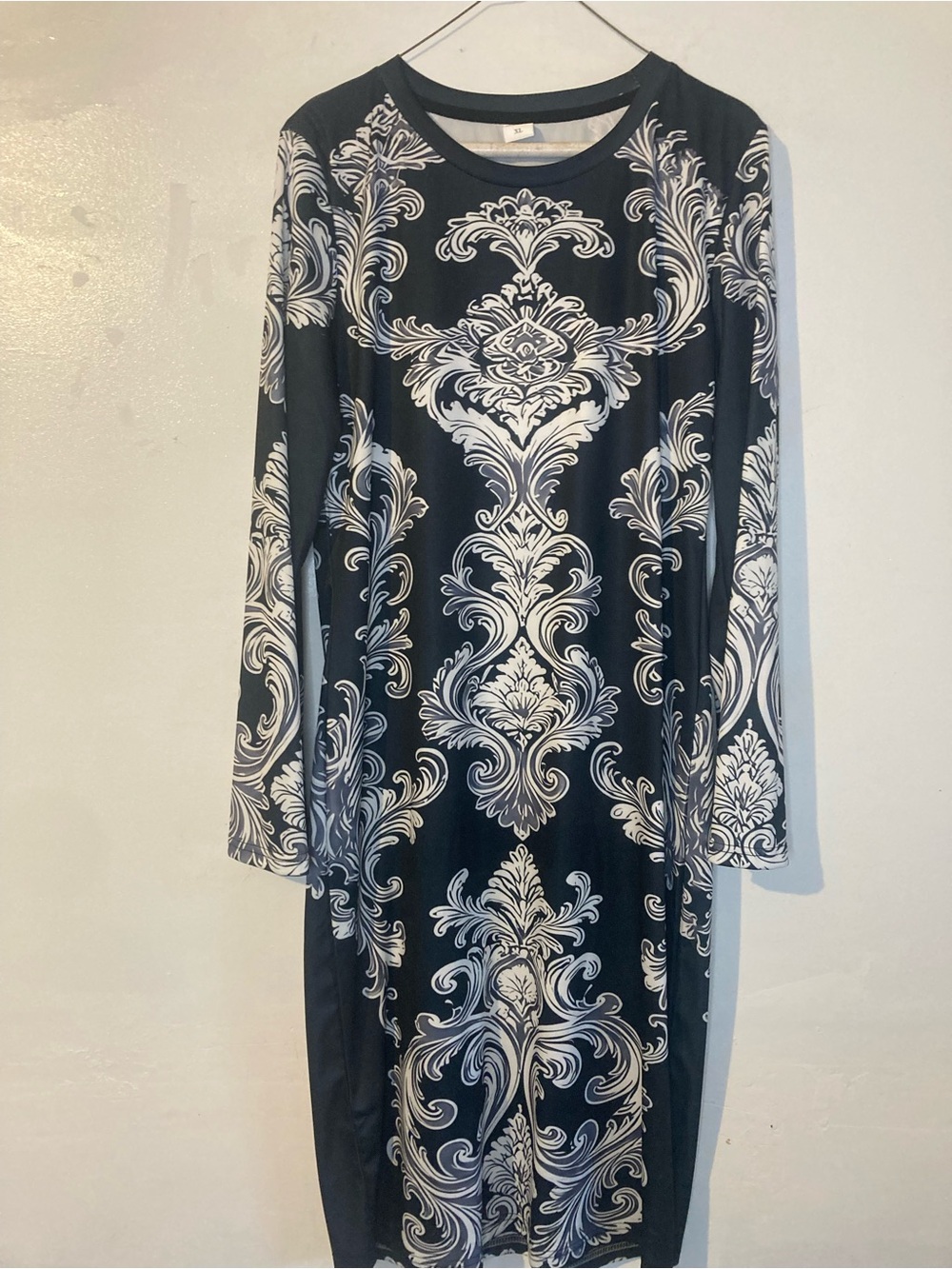 Black and White Scroll-Print Long Sleeve Dress